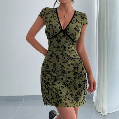 European And American Ladies Sexy Floral Embroidered V-neck Color Contrast Edge A- Line Skirt